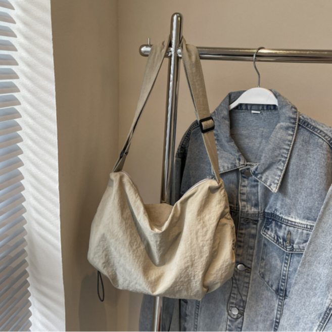 Ezliv 크로와상백 여행용 크로스백 반달 백