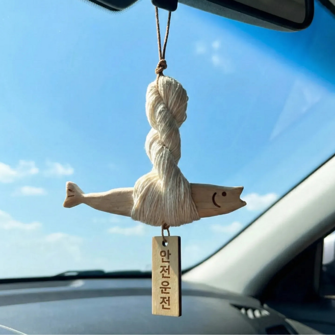 블링하우스스 무사고 차량용 룸미러 액막이명태, 1개, 안전운전