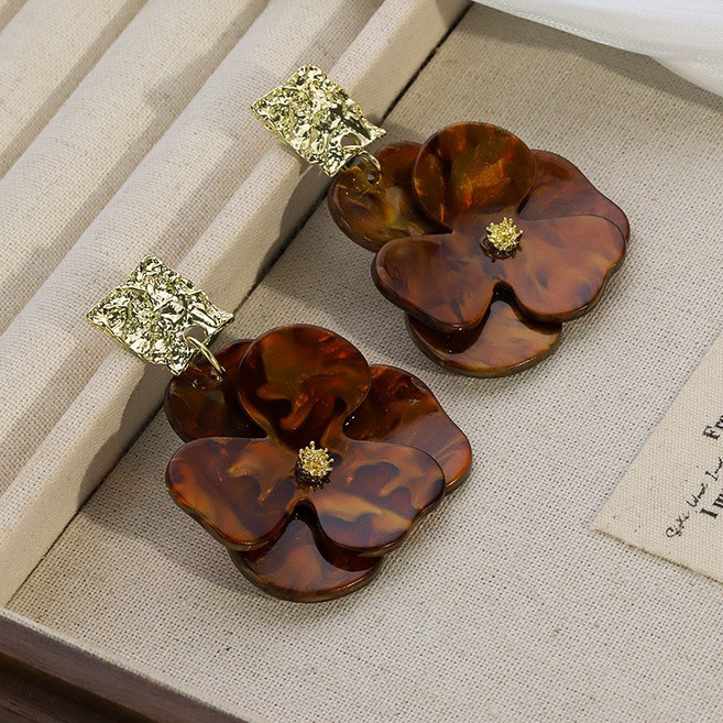 현블러썸 미얀드 플라워 귀걸이 자개 꽃 골드 꽃잎 봄 여름 데일리 데이트 심플 가을 하객룩