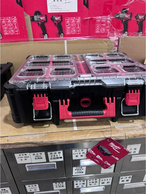 Milwaukee 黑色工具箱, 1個