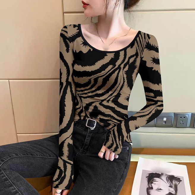 쌍천 기모 긴팔 티셔츠 여 추동 보온 슬림핏 양기 라운드 호피 기모 도톰 톱 W26011715