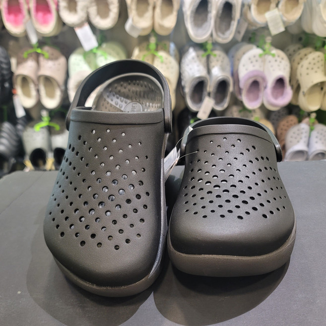 [크록스] 업그레이드 라이트라이드 폼 풋베드 인모션 클로그 ~