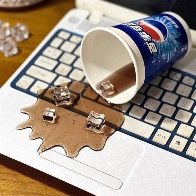 만우절장난감 쏟은 음료 캔, C