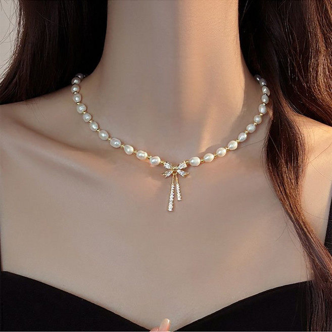 ROYALBELLE 여성 진주 리본 체인 목걸이 고급 분위기 데일리 포인트 진주 초커 F0072726