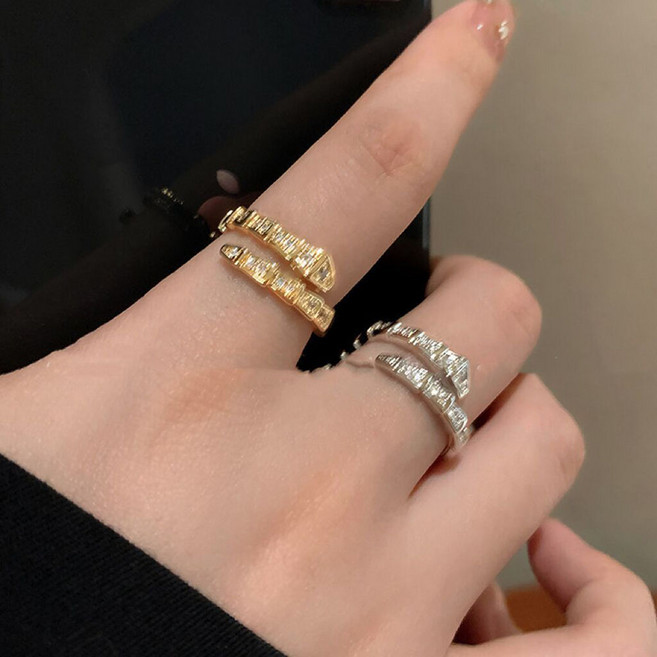 ROYALBELLE 여성 뱀모양 큐빅 라인 오픈형 유니크 디자인 캐주얼 데일리 스타일 고급스러운 반지 A0080702