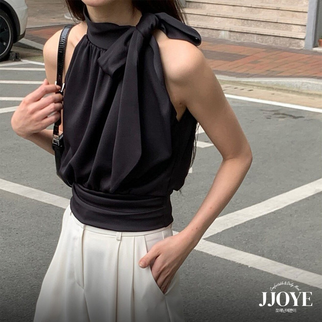 쪼예 프렌치 실크 리본 홀터넥 셔링 나시 블라우스