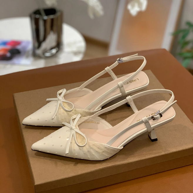 閃亮圓點細帶高跟鞋，銀色蝴蝶結裝飾
