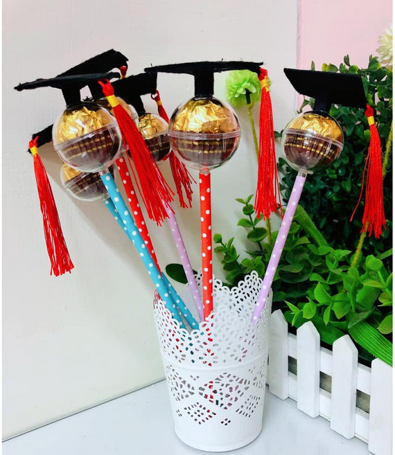 孟之坊婚禮精品舘畢業帽金莎花棒．畢業帽．學士帽·畢業禮物．畢業花束．金莎花束, 1個