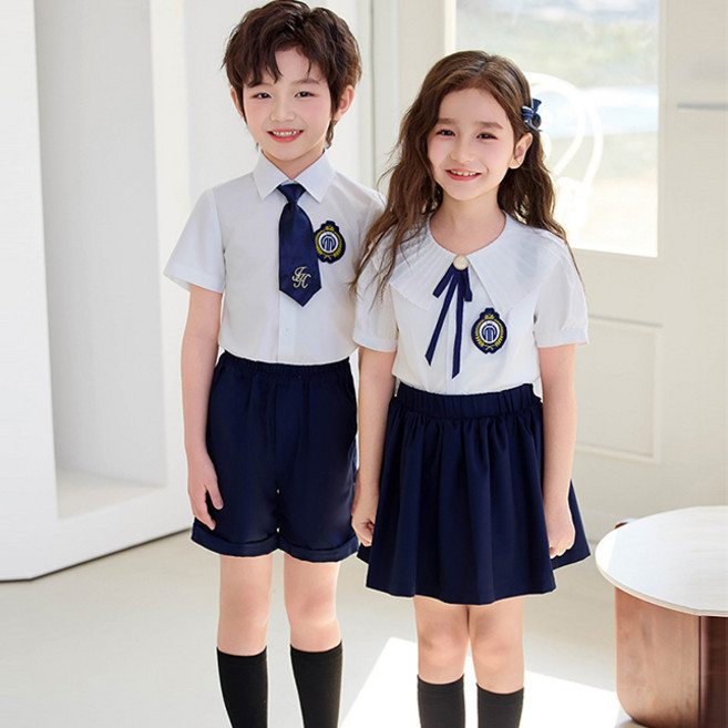 키즈목마 여름신상 남아 여아 합창단 단체복 화이트 셔츠 반바지 여아 주름치마 4종세트 (셔츠+치마+넥타이+와펜) 672