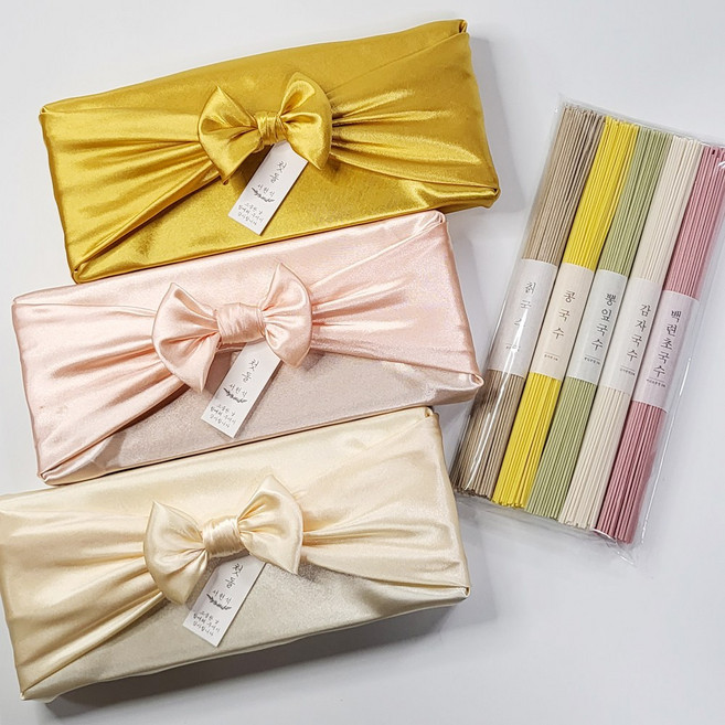 [은색초코]오색국수 400g 공단보자기포장 결혼식 돌답례품 조문 생일 소규모 돌잔치, 결혼, 1개