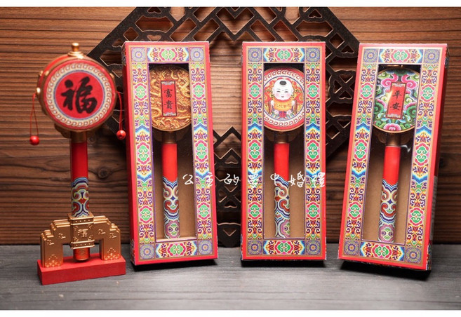 挪吒三太子波浪鼓 彩繪圖騰雙面鼓 含鼓架 精美紙盒裝, 1個, 紅色