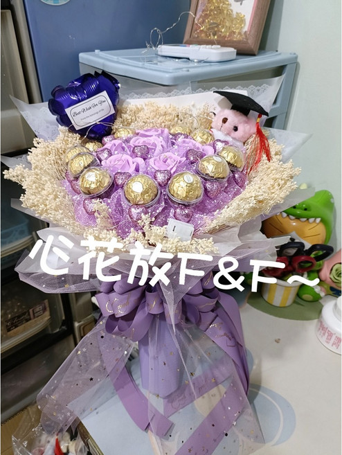 心花放K&F 金莎巧克力仿真香皂玫瑰永生滿天星小熊花束, 1個, 紫色,學士小熊