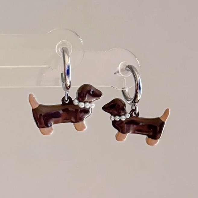 Maillard 다크 브라운 닥스 훈트 개 귀걸이 2024 새로운 폭발 홍콩 스타일 귀 스터드 가벼운 럭셔리 고급 감각