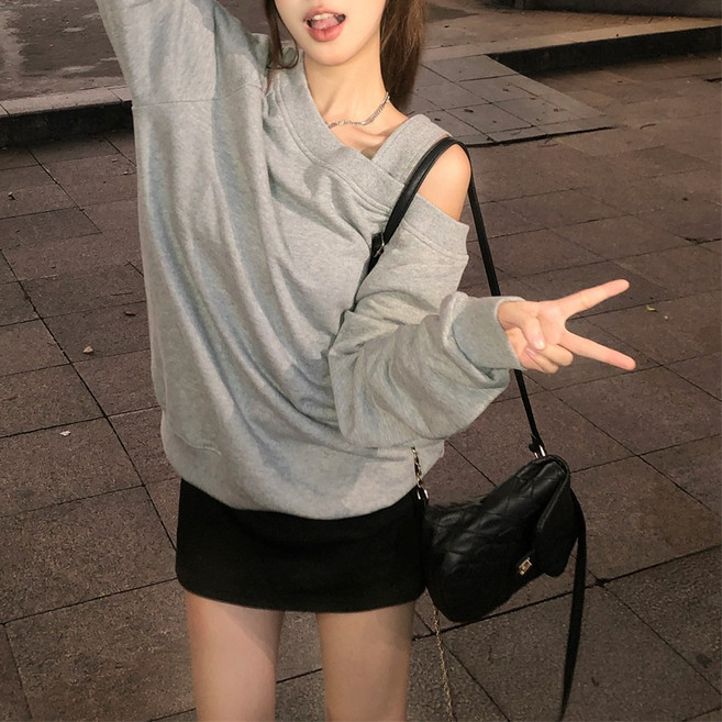 레티고 여친룩 언발 오프숄더 오버핏 긴팔 맨투맨 티셔츠