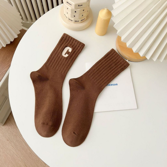 NOTAWEAR 字母中筒襪 舒適透氣棉襪