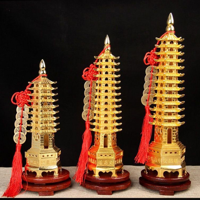 金色合金文昌塔擺件 鏤空雕花紅繩流蘇 精美底座 寓意金榜題名, 如圖所示, 1個