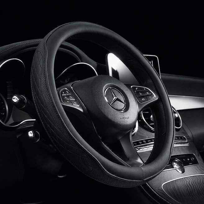 MAA 나파가죽 자동차 핸들커버 차량용 순정형 타공 스티어링휠 커버 미끄럼방지 통풍 그립감 향상 사계절용 승용차 SUV 공용 인테리어 드레스업 용품 악세사리, 블랙