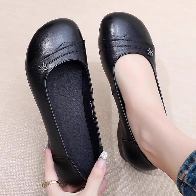 ROYALBELLE 여성 심플 장식 가죽 둥근코 슬립온 편안한 로우힐 데일리 오피스 플랫 구두 E01012702