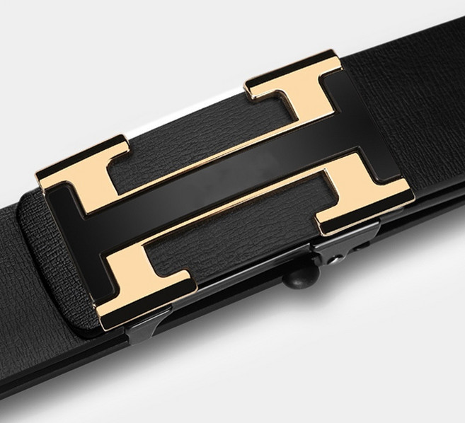 남성용 벨트 자동 버튼 디자인 가죽 소재 허리 착용에 적합합니다.