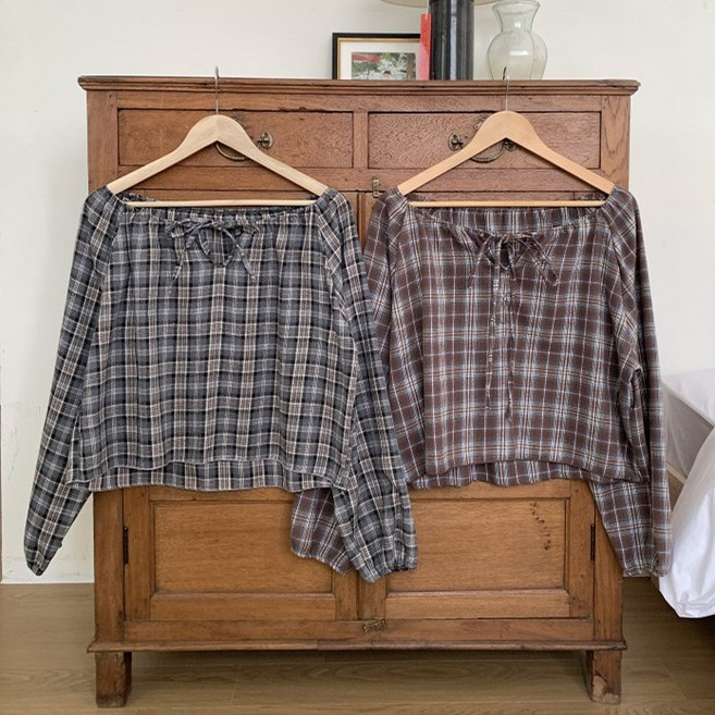 바이어스 체크 리본 오프 숄더 블라우스