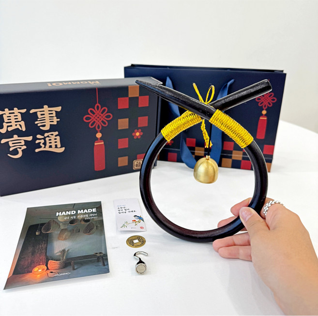 모모커머스 행운을 가져다주는 소코뚜레 현관종 문종 집들이/개업/이사 선물_2컬러, 금색_위 다지인_소