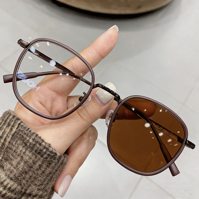 WHH 여성 고급의 금속 변색 뿔테 경량 블루라이트 차단 일상 안경