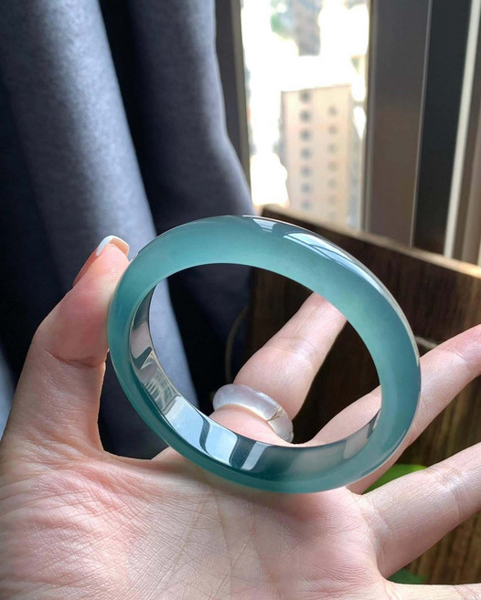 前男友送翡翠手鐲 老坑晴水冰種海藍水準安鐲 顏色漂亮 種水好 冰透水足 品相完整 無紋裂 光澤度好 水頭十足 尺碼59, 如圖所示, 1個