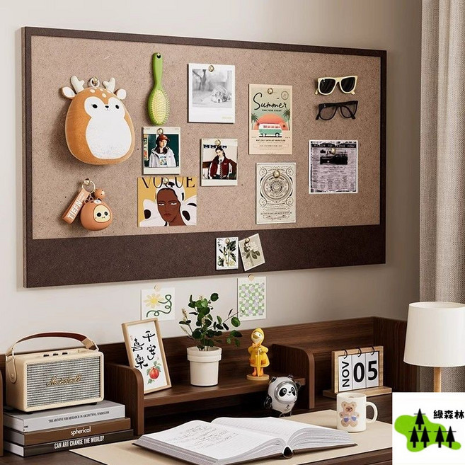 毛氈牆貼照片牆佈置 免打孔留言板公告欄 幼稚園教室作品展示壁貼, 深駝色主題+紅咖色邊框,虧本衝量：80*120cm
