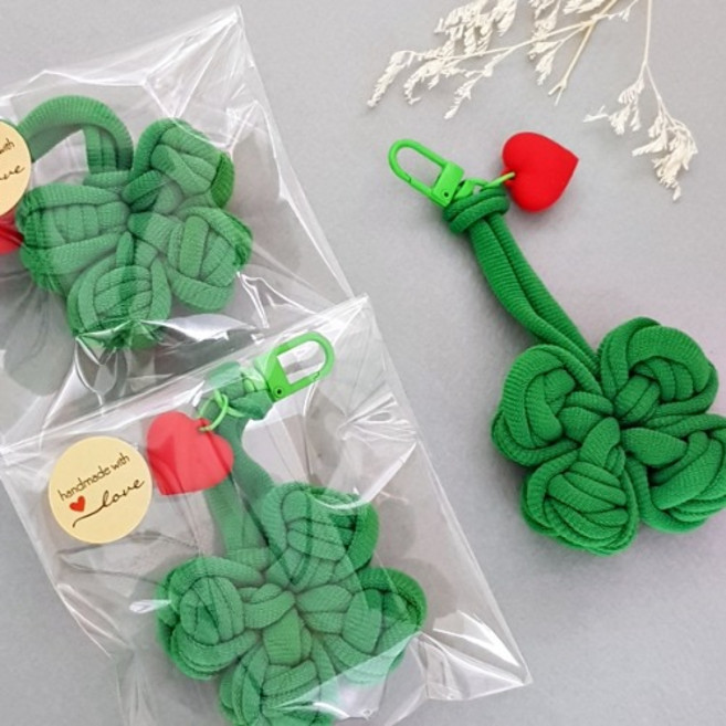 2개) 네잎 클로버 가방키링 커플 행운키링 우정선물 스승의날 선물 수능 시험합격 승진 기원 행운부적