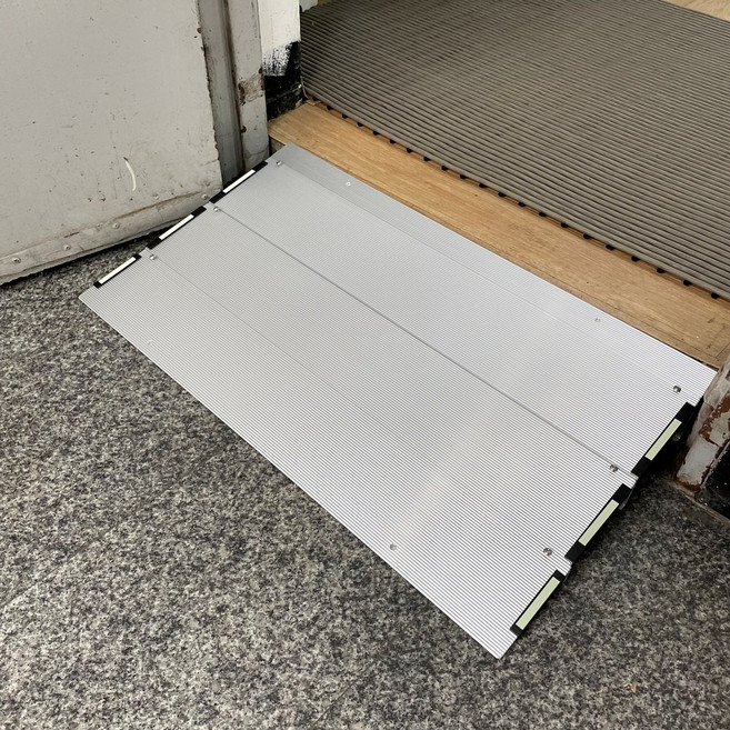 알루미늄 계단 문턱 휠체어 경사판 높이 1cm 3cm 4cm 7cm 9cm 차량현관 진입판 자동차 로봇청소기 경사로 화물차발판 노인 장기요양 복지용구 실버용품 요양등급 어르신용품, 1개, 6.2cm~8.1cm(알루미늄 YGM2), 노인장기요양등급 할인구매(본인부담금 6%)