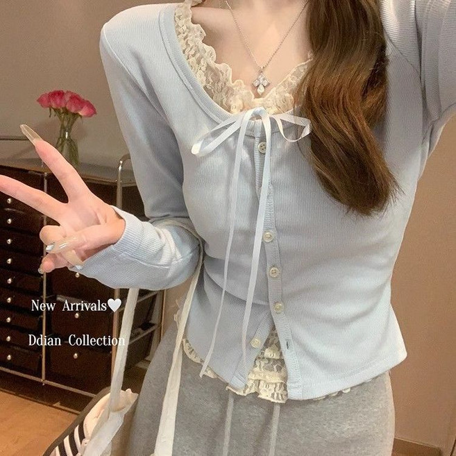 순수하면서도 섹시한 레이스 디테일 T 티셔츠2026봄 슬림핏 페이크 투피스 긴소매 여성용 이너 탑 ins