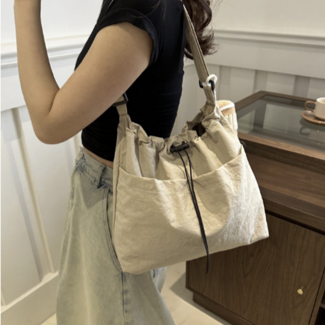 루비앤 경량 여행 산책 크로스백 가벼운 나일론 스트링 복조리 숄더백 편한 데일리 가방