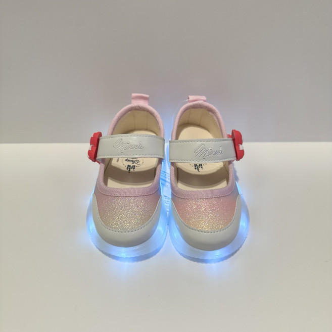 디즈니베이비 야탑NC점 말랑말랑 가볍고 편한 아기 발광메리제인 신발입니다~~ 발광신발로 걸을 때마다 불빛이 빤짝빤짝~~!