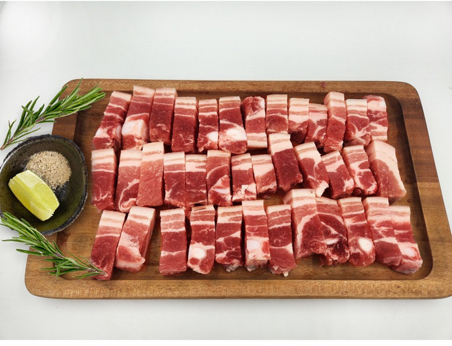 통밀먹인 암돼지 벽돌 한입삼겹살 (오겹살) 김치찌개 구이용, 1kg, 2개