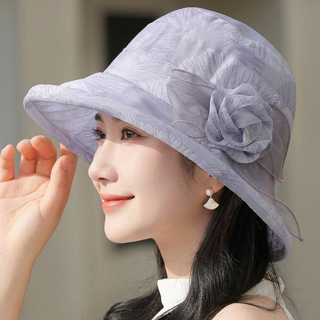 시원하고 화사한 여성 여름 코사지 장식 모자 중년여성 챙모자 버킷햇