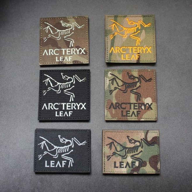 아크테릭스 반사야광 와펜 공군 ARCTERYX LEAF, 회색 바탕에 검은 라벨