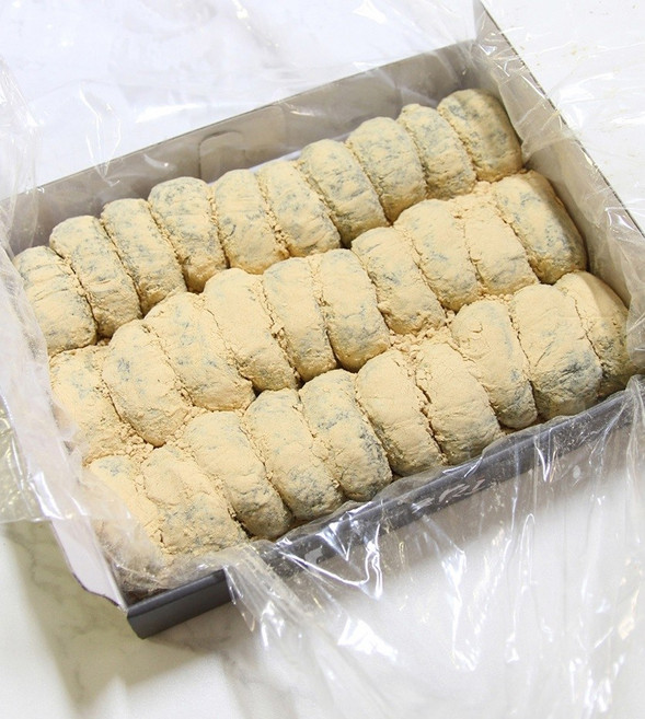 팥앙금 가득 쑥인절미 콩쑥찰떡 쑥콩떡 쑥찹쌀떡 국내산 찹쌀 아침대용식 온가족 간식 쑥찹쌀떡 떡주문 떡맛집 떡선물 추천 옥토끼방앗간 콩쑥개떡 50g x 30구 + 보자기포장, 1개