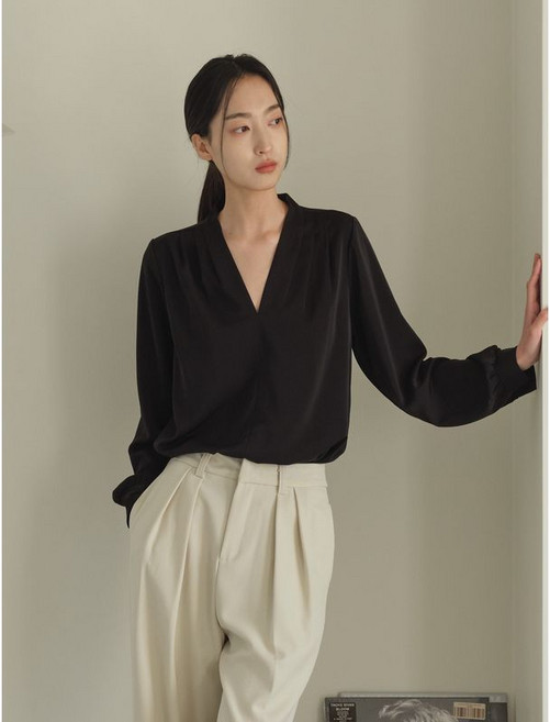 미니멈 에브리데이 페미닌 브이넥 노카라 긴팔 셔츠 EB2BA003D