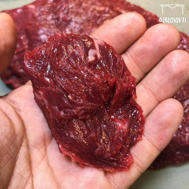 [식탁이야기] 당일도축 육사시미 250g / 양념장 증정, 1개