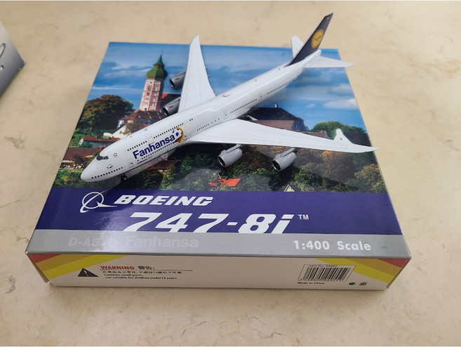 Phoenix 1/400 漢莎航空 Boeing 747-8i D-ABYO, 1個