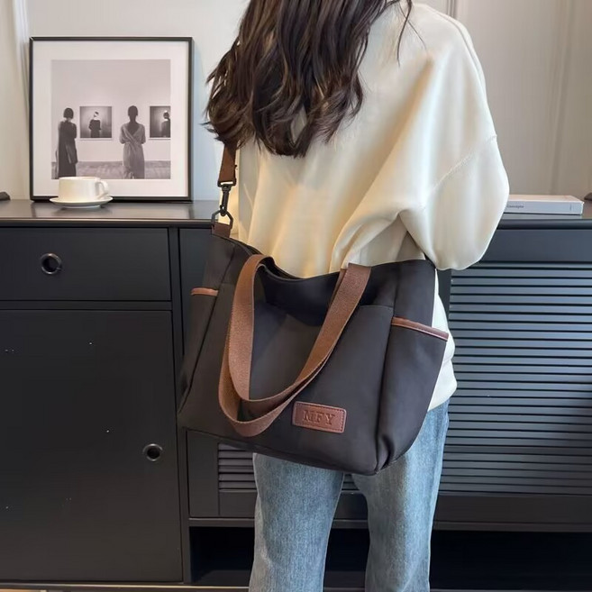 大容量帆布包 百搭通用 上課斜挎單肩包 休閒簡約託特包, 黑色