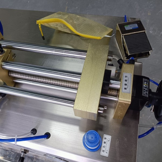 공압 액체 충전 기계 수치 제어 소형 정량 충전 기계 페이스트 소스 꿀 반자동, 01 Liquid filling machi