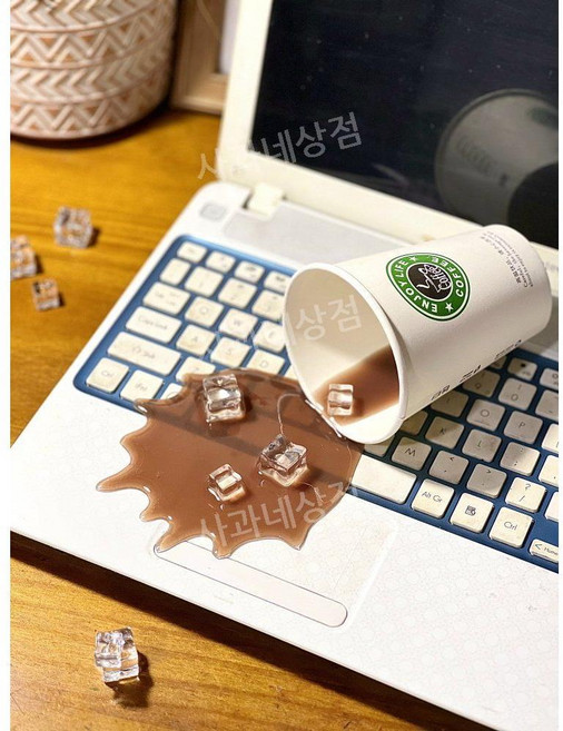 디피페이크소품 쏟은음료용품 가짜 장난감 모형 속이기 쏟은커피 장난컵 만우절 할로윈, 아이스아메리카노