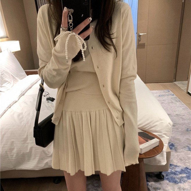 [웨일쓰]여성 니트 쓰리피스 플리츠 차마세트 봄 가디건 반팔 티셔츠 스커트 쓰리피스 하캑룩 체형커버 상하세트 오피스룩 상하의세트