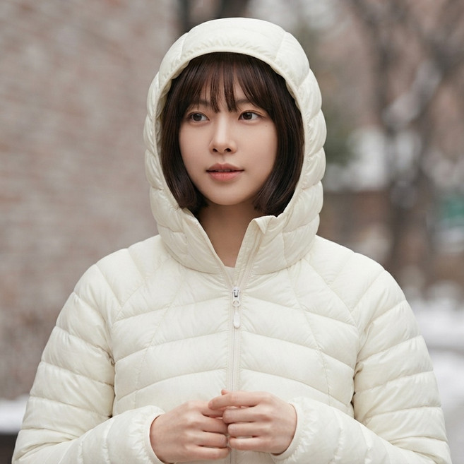 4위 - 스파오 여성 씬라이트 후드 경량 패딩 재킷