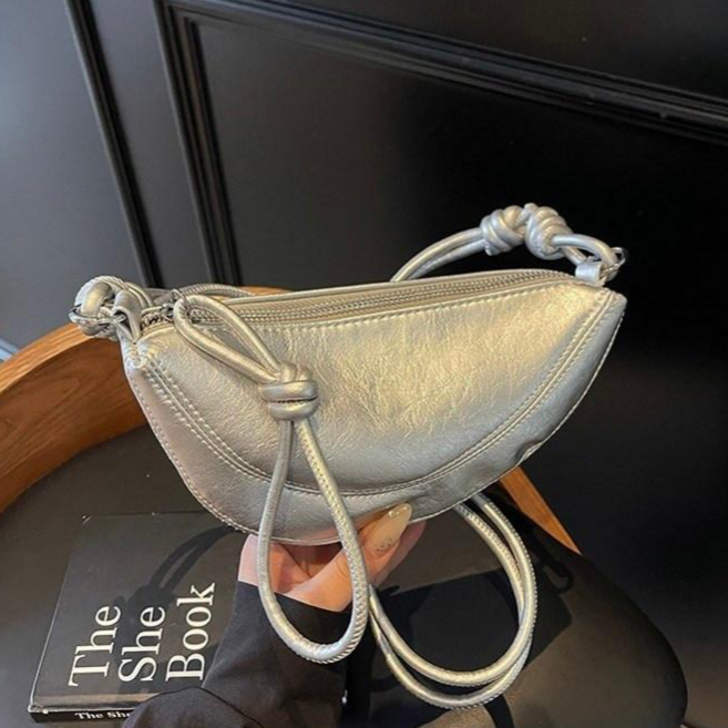 모노드림 러블리 반달 크로와상 가죽 슬링백 하프문 여성 미니 크로스백 데일리 숄더백 여행 가방