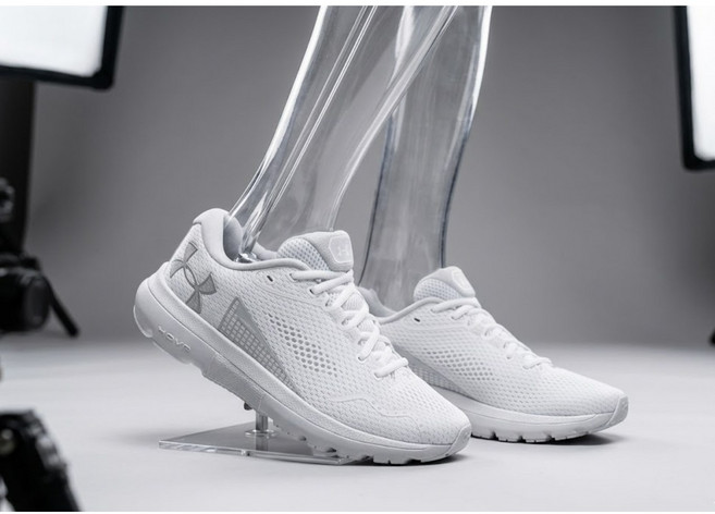 [언더아머_스포츠] 기능성 여성 운동화 경량 쿠셔닝 러닝화 TM3026550 발편한 런닝화