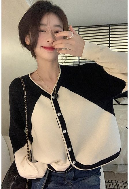 Thousand 흑백 배색 브이넥 긴팔 니트 카디건 숏 코트