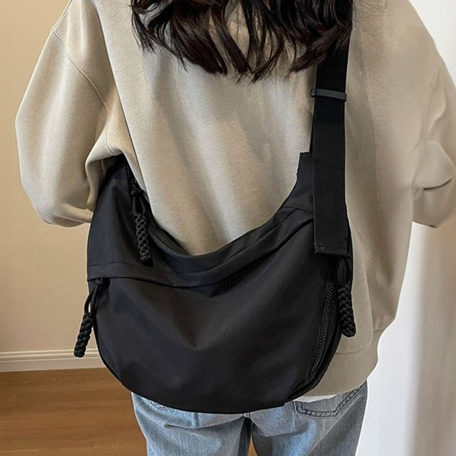 감성픽 깃털처럼 가벼운 내 몸에 착붙 슬링백