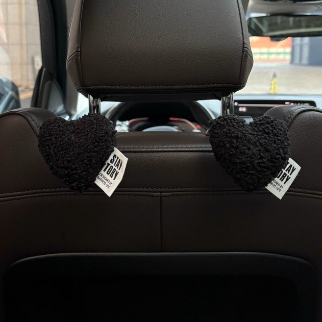 티와이 자동차 뒷좌석 헤드 레스트 대형후크 하트 모양 다용도 걸이 2개입, 블랙, 1세트